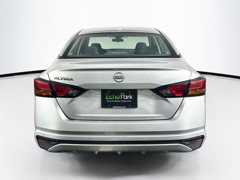 Used 2025 Nissan Altima 2.5 SV FWD image 7