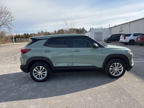 Used 2025 Chevrolet TrailBlazer LS w/ LS Convenience Package image 4