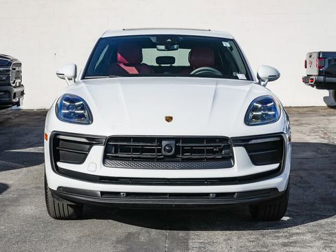 Used 2023 Porsche Macan image 2