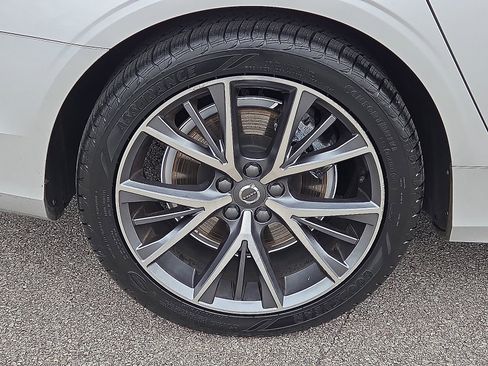 Used 2019 Volvo S90 T6 Momentum w/ Protection Package Premier image 7