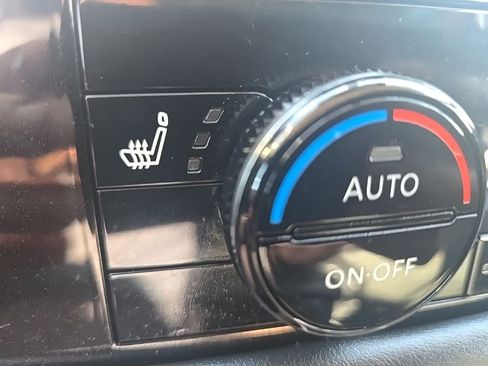 Used 2025 Nissan Pathfinder SV AWD/4WD image 18