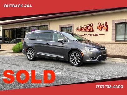 Used 2018 Chrysler Pacifica Limited w/ Tire & Wheel Group