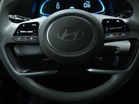 Certified 2025 Hyundai Elantra SE image 16