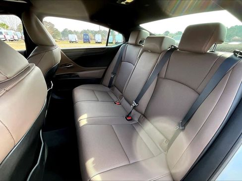 Used 2023 Lexus ES 300h w/ Premium Package image 19