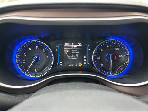 Certified 2017 Chrysler Pacifica Touring FWD image 2