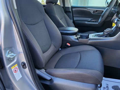 Used 2019 Toyota RAV4 LE image 16