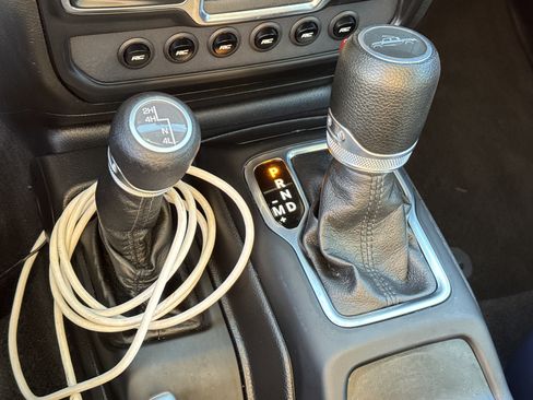 Used 2021 Jeep Gladiator Sport image 32