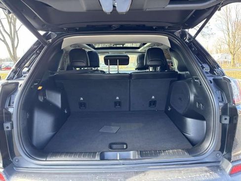 Used 2021 Jeep Cherokee Limited w/ Mopar Interior Package AWD/4WD image 32