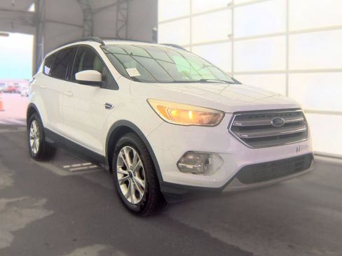 Used 2017 Ford Escape SE FWD image 3
