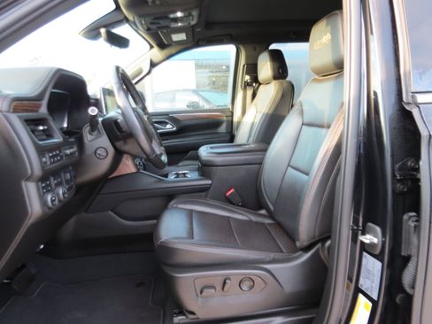 Used 2022 Chevrolet Suburban High Country image 17