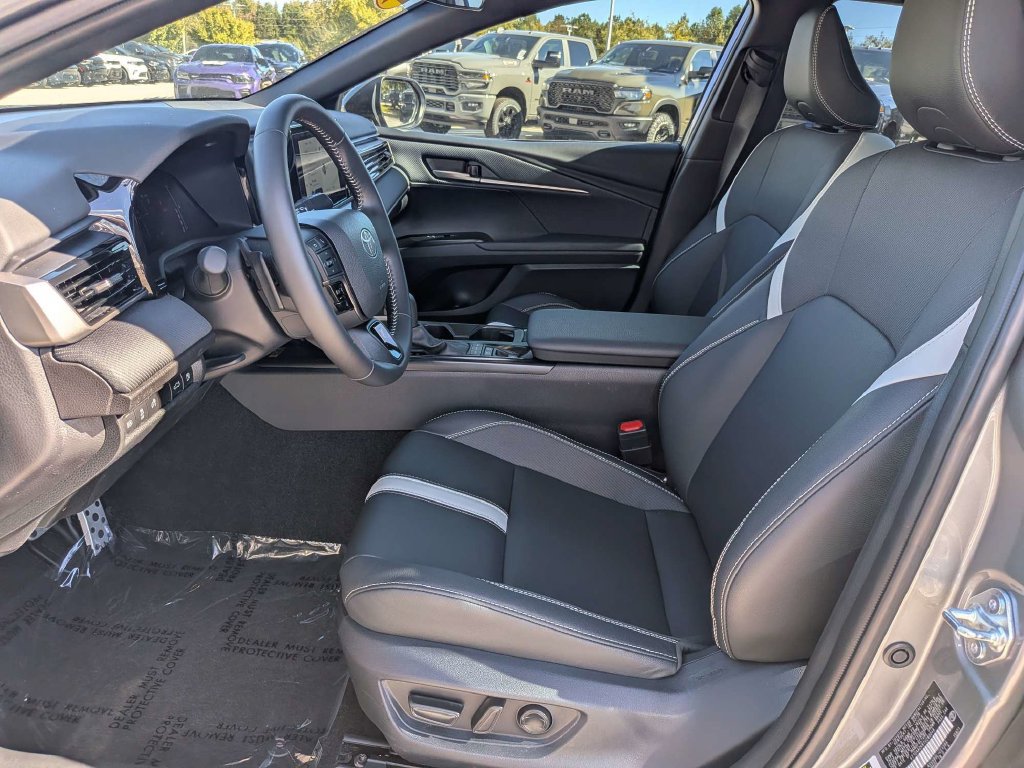 Used 2026 Toyota Camry SE FWD image 18