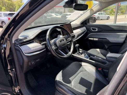 Used 2022 Jeep Compass Latitude AWD/4WD image 16