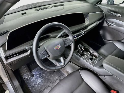 Used 2025 Cadillac XT4 Premium Luxury FWD image 2
