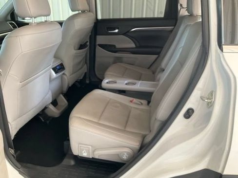 Used 2017 Toyota Highlander Limited FWD image 17