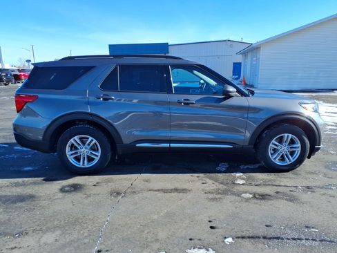 Used 2022 Ford Explorer XLT image 7