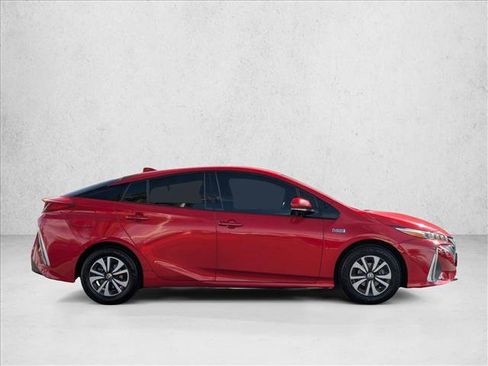 Used 2018 Toyota Prius Prime Premium image 4