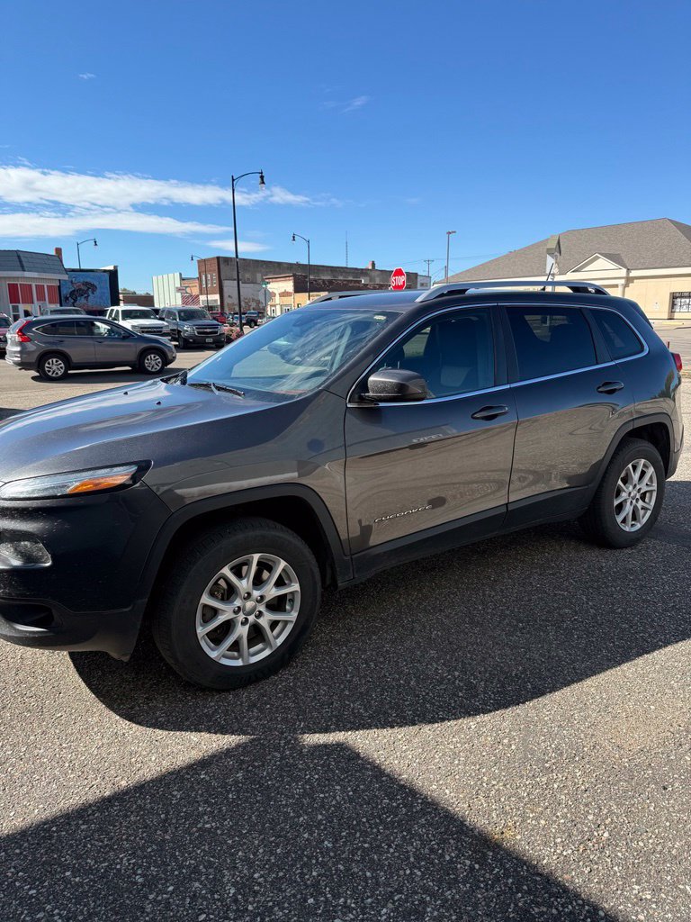 Used 2014 Jeep Cherokee Latitude w/ Comfort/Convenience Group AWD/4WD image 2