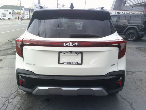 Used 2025 Kia Seltos S image 4