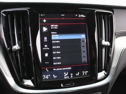 Certified 2022 Volvo S60 T8 R-Design image 23