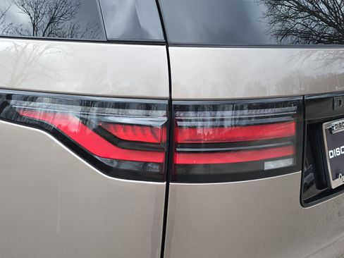 Certified 2025 Land Rover Discovery Dynamic SE image 36