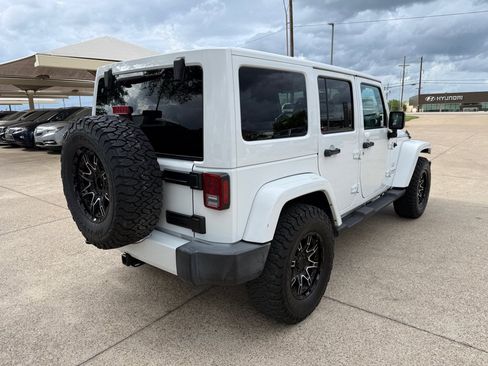 Used 2016 Jeep Wrangler Unlimited Sahara w/ Connectivity Group AWD/4WD image 7