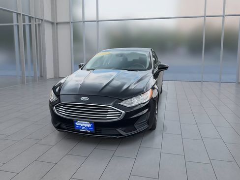 Used 2020 Ford Fusion SE AWD/4WD image 3