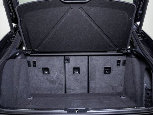 Certified 2025 Porsche Macan image 28