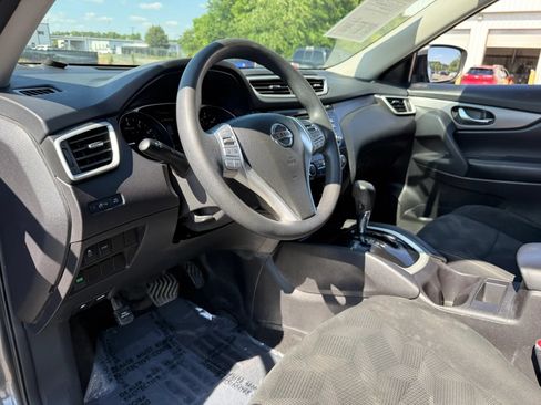 Used 2016 Nissan Rogue SV FWD image 17