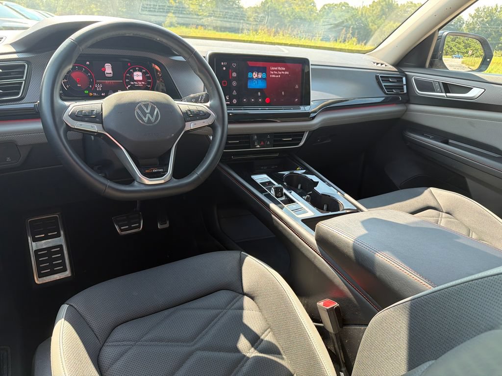 Used 2025 Volkswagen Atlas Peak Edition SE AWD/4WD image 22