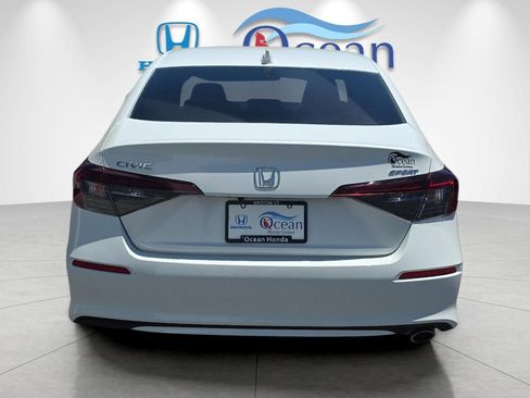 Used 2025 Honda Civic Sport image 4