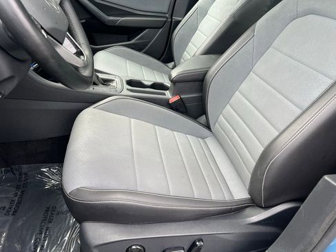 Used 2025 Volkswagen Jetta SE image 11