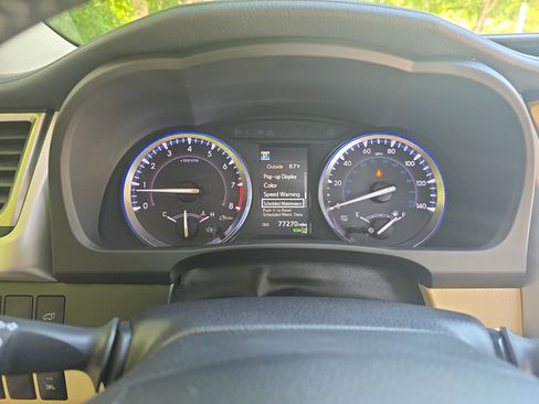Used 2019 Toyota Highlander XLE FWD image 19