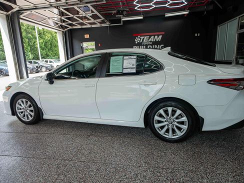 Used 2020 Toyota Camry LE FWD image 2