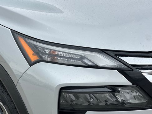 Used 2025 Nissan Rogue SV image 10