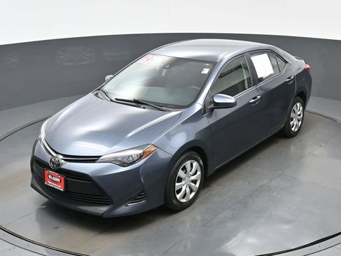 Used 2019 Toyota Corolla LE image 34