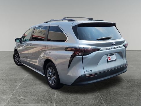 Certified 2023 Toyota Sienna XLE image 5