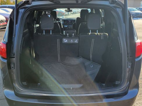 Used 2018 Chrysler Pacifica Touring-L Plus image 8