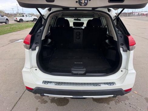 Used 2017 Nissan Rogue SV image 5