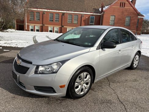 Used 2014 Chevrolet Cruze LS image 3