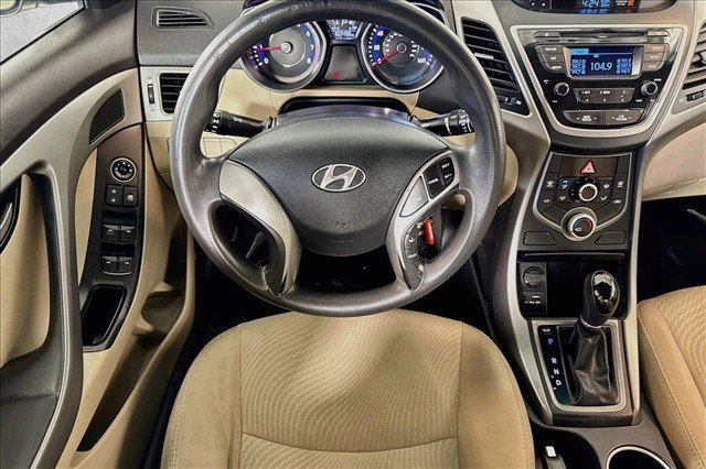 Used 2015 Hyundai Elantra SE FWD image 18