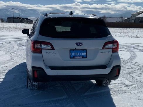 Used 2018 Subaru Outback 2.5i Touring image 7