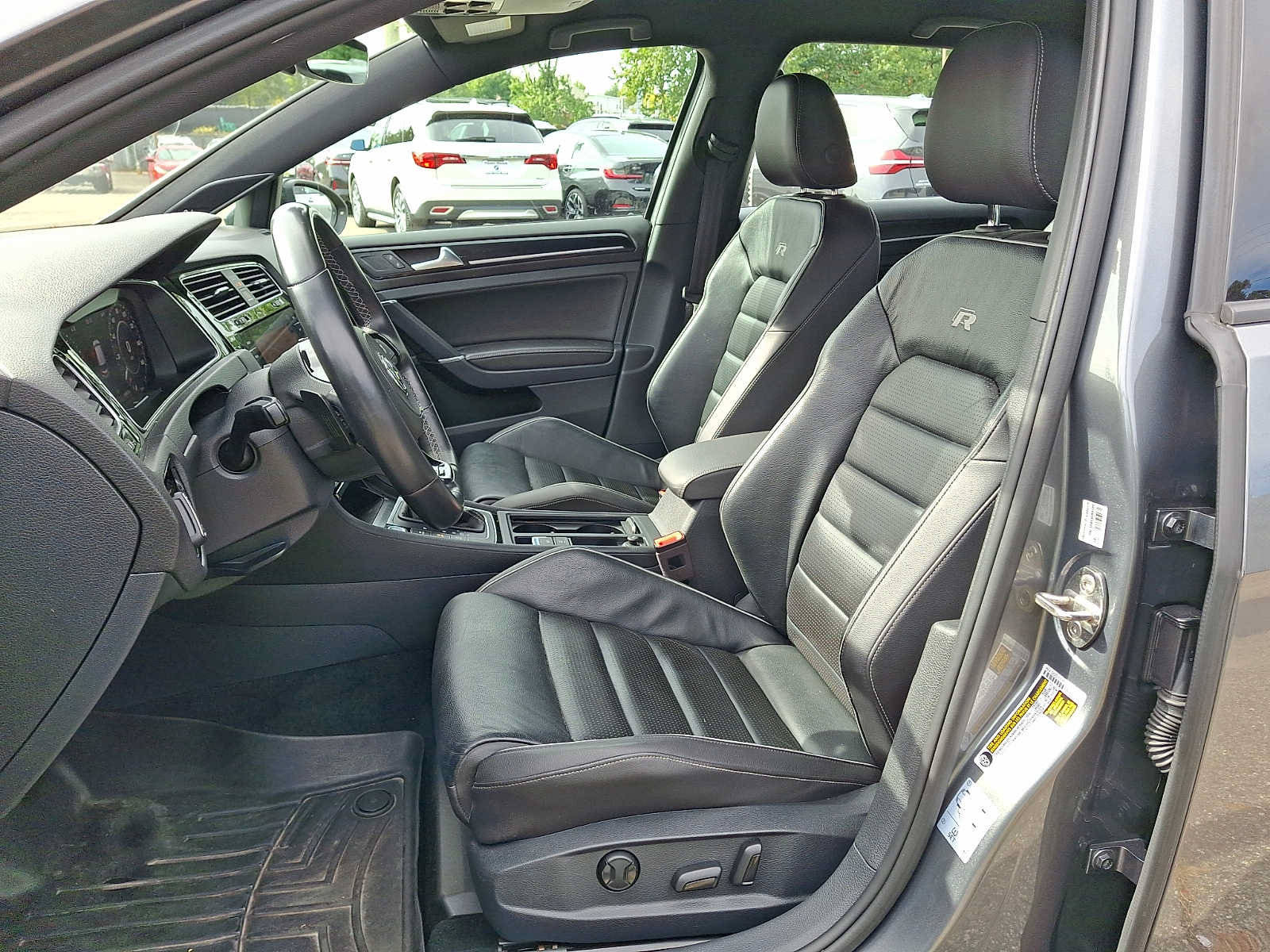 Used 2018 Volkswagen Golf R 4-Door AWD/4WD image 10