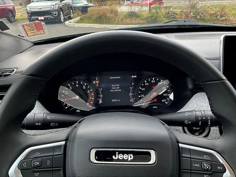 Used 2024 Jeep Compass Latitude image 18