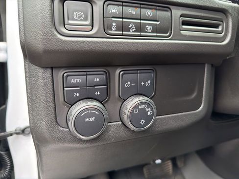 Used 2024 Chevrolet Tahoe Z71 w/ Luxury Package AWD/4WD image 18