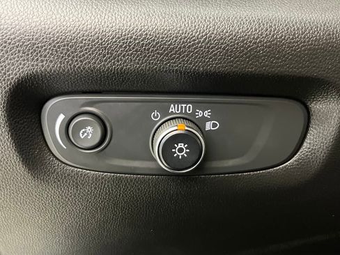 Used 2022 Chevrolet Traverse LT image 24