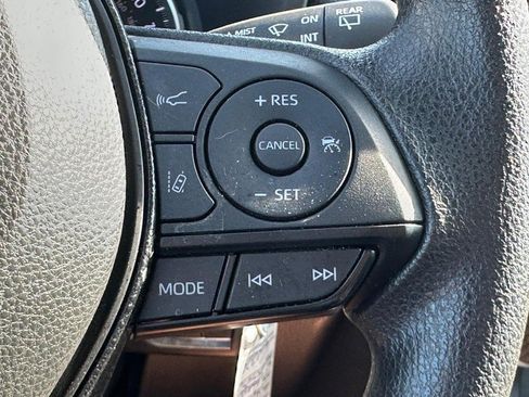 Used 2021 Toyota RAV4 LE AWD/4WD image 14