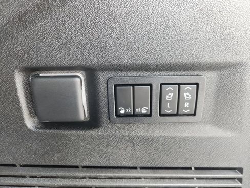 Used 2022 Chevrolet Tahoe Z71 w/ Luxury Package AWD/4WD image 35
