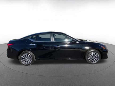 Used 2025 Nissan Altima 2.5 SV image 16