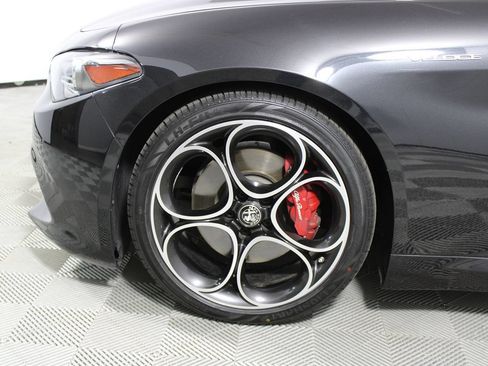 Used 2023 Alfa Romeo Giulia Veloce RWD image 4