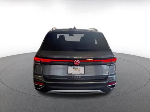 Used 2025 Volkswagen Taos SE image 16